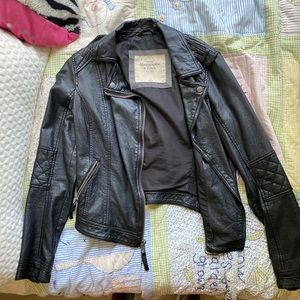 ABERCROMBIE AND FITCH vegan leather jacket 🖤🐾